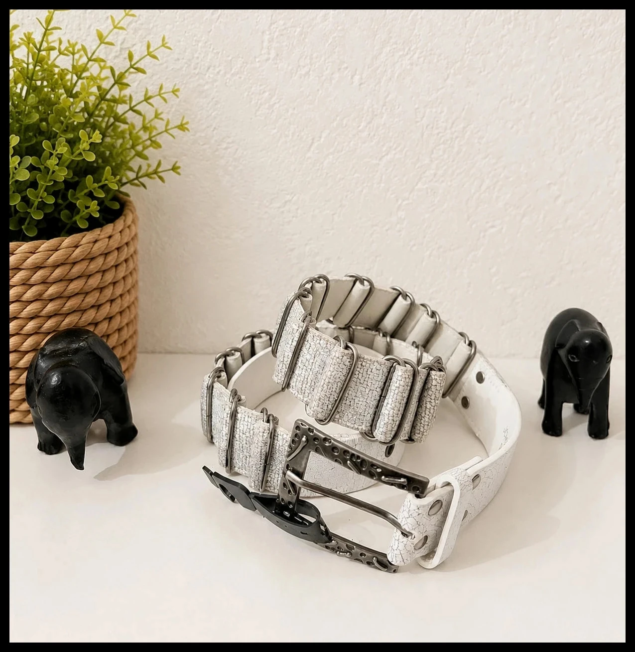 Ceinture cuir blanc large à anneaux métalliques effet craquelé 90 cm